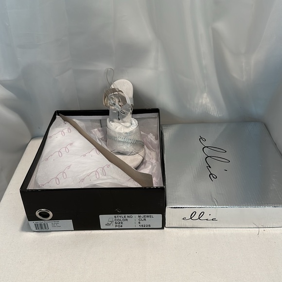 Clear heels 5 inch M jewel is new in the box rhinestone strap across the top - Picture 5 of 5